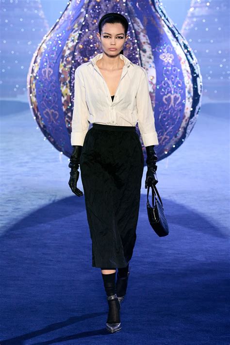 dior fashion show with crop|Dior ready to wear show.